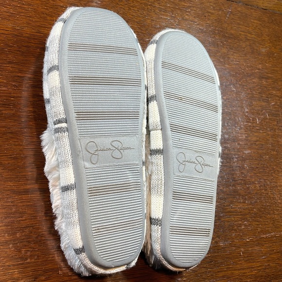 JESSICA SIMPSON HOUSE-SHOES  SIZE 7-8 colors Grey’s and white - Picture 10 of 14